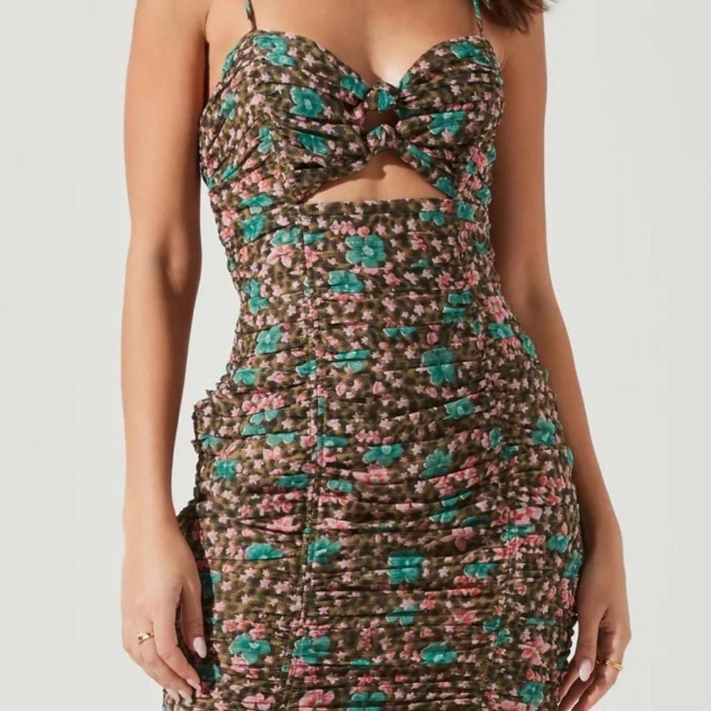 ASTR The Label NWT Green Floral Ibiza Floral Ruched Cutout Mini Dress